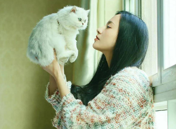 女子被猫咬伤后染上新型病毒 致死率30% 医生：大可不必慌(图1)