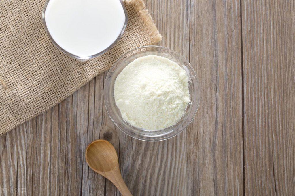 2个月幼猫吃什么？2个月幼猫怎么喂奶粉？(图2)