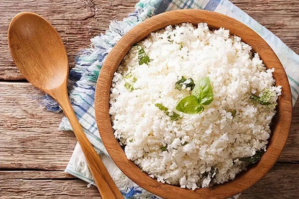 猫一天吃多少猫粮？猫咪身体所需的营养元素都有哪些？(图3)