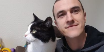 和爱猫自拍合照我失败了？白俄罗斯猫奴彼此分享合照妙招(图1)