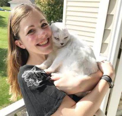 猫咪没了双耳 被原主人抛弃过 却彻底治愈了患有焦虑症的她(图4)