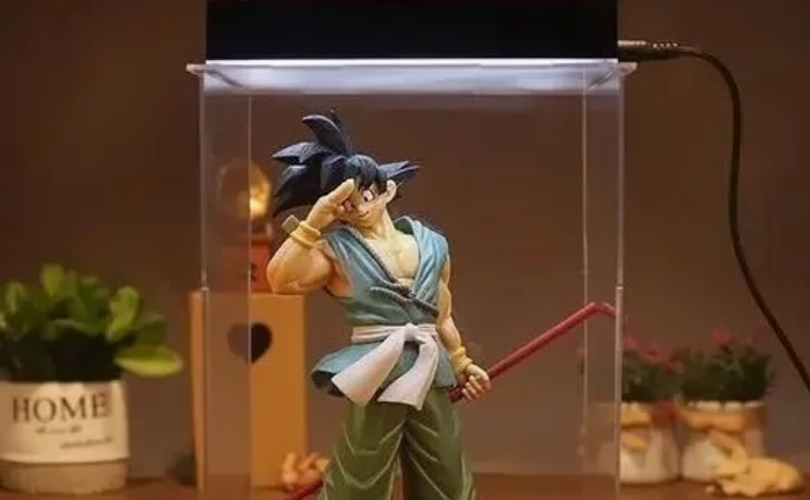 让手办爱好者恐怖的并不是小孩，而是家中行走的猫咪(图1)