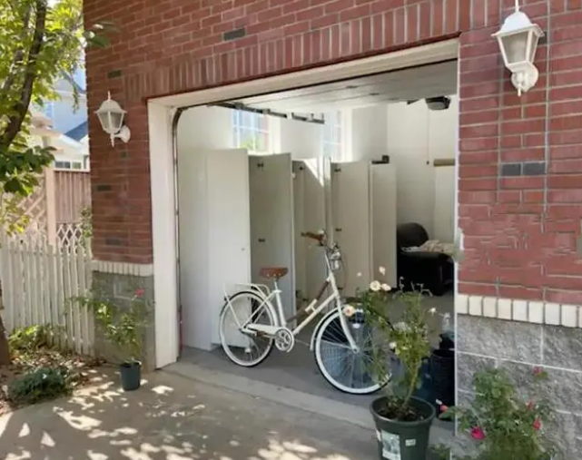 这么豪华？北京女子将车库改造成流浪猫自助酒店，配置不太简单！(图2)