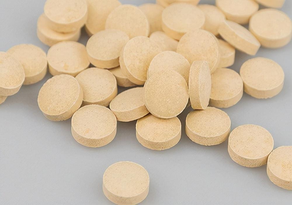 幼犬饲养：两个月幼犬食欲不好怎么办？（幼犬饲养:两个月幼犬食欲不好怎么办呢）(图2)