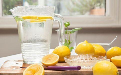 终于，找到金毛犬去“跳蚤”的6大秘诀了（金毛去跳蚤用什么便宜药最好使）(图2)