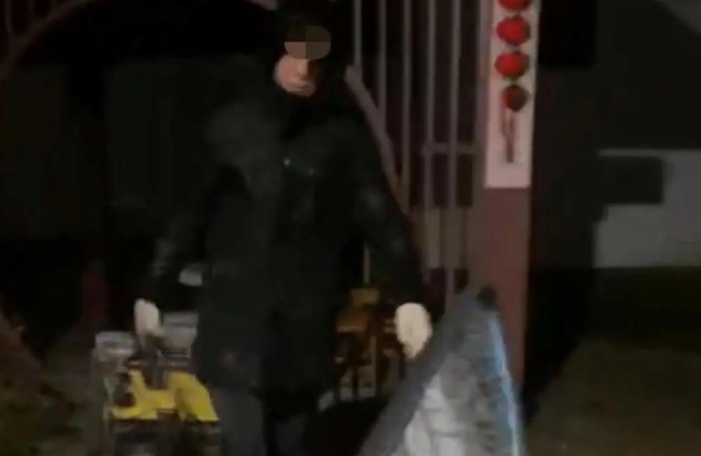 苏州偷猫曝光!当事人被偷猫贼拖行致脑震荡(图1)