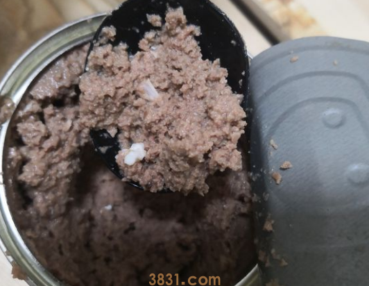 巅峰罐头里面有白色的东西 难道罐头坏了?(图1)